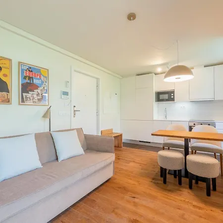 Guestready - Elias Garcia * Lisbon