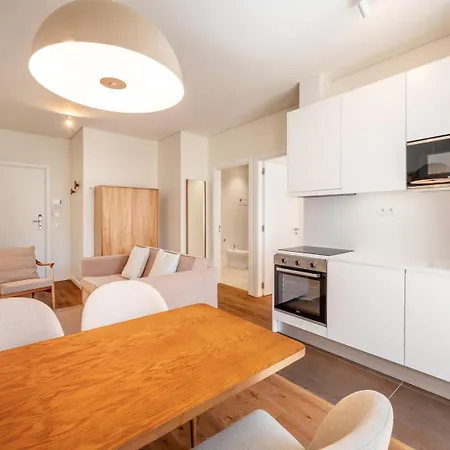Guestready - Elias Garcia * Lisbon