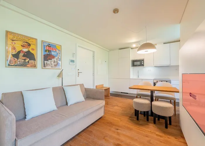 Guestready - Elias Garcia * Lisbon